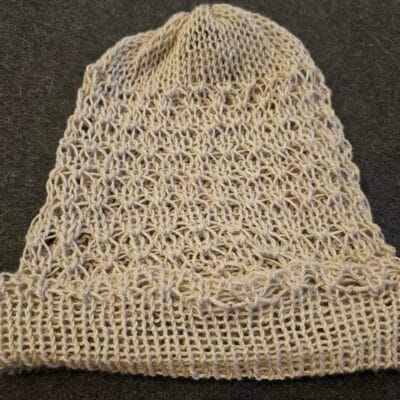 Bonnet nid d'abeille en laine d'alpaga blanche, fait main