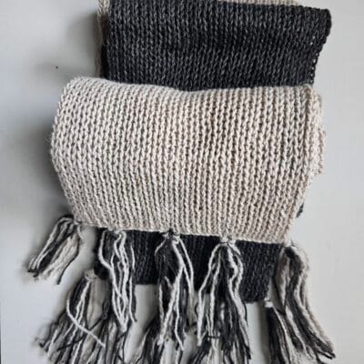 Écharpe en fibre d'alpaga Suri filée et tissée à la main